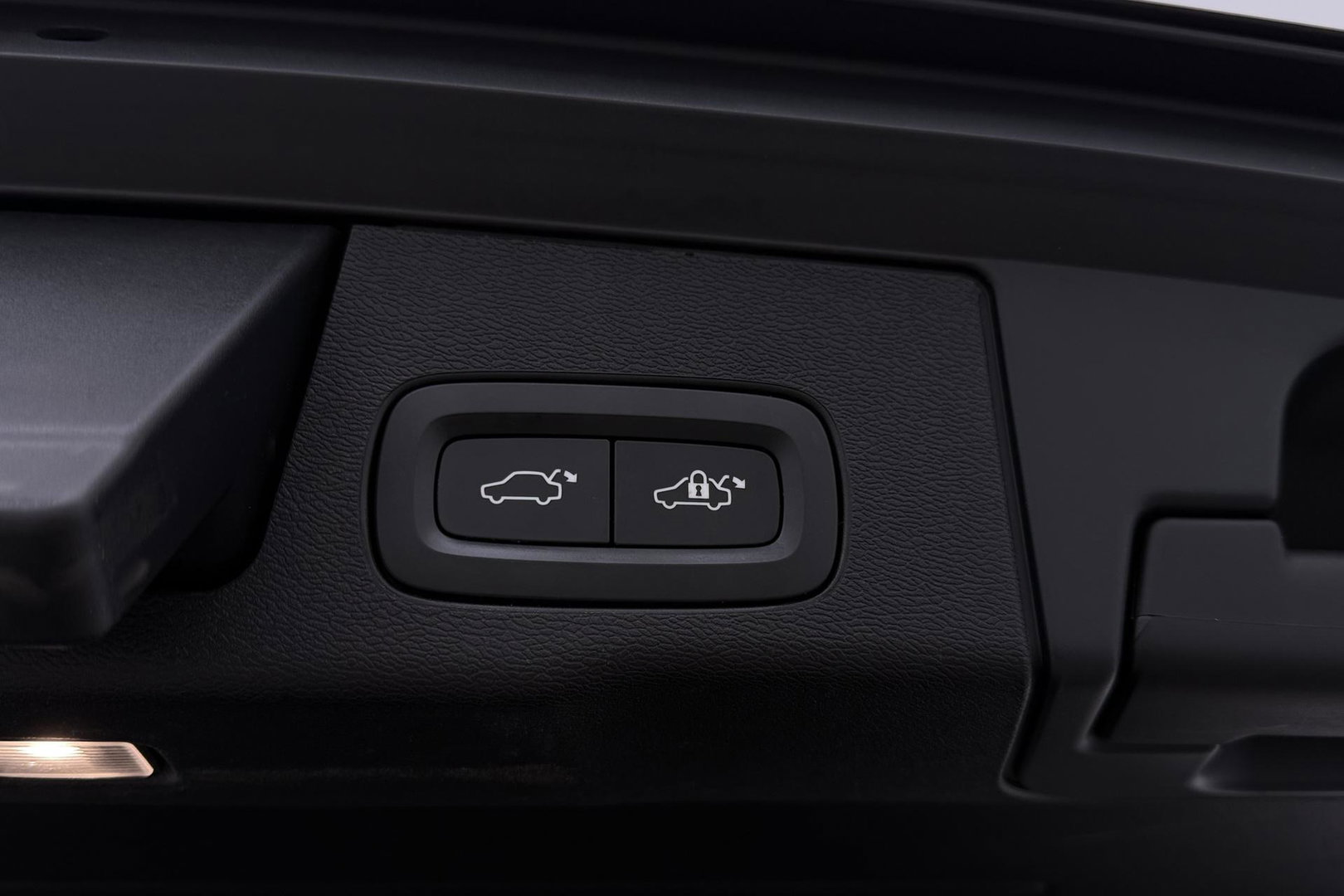 Volvo XC60 T8 Twin Engine Inscription | Luchtvering | Bowers&Wilkins | Panoramadak | Stoelventilatie | Trekhaak | 360° Camera