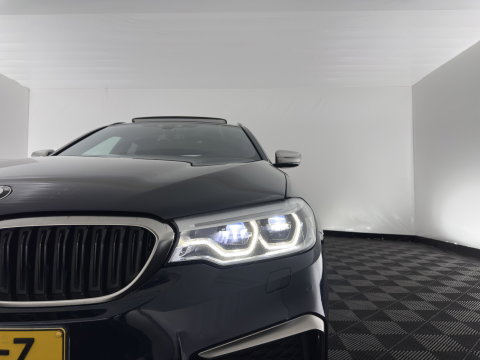 BMW 5 Serie Touring M550d xDrive M-Styling High Executive Aut. *PANO | LEATHER | BOWERS&WILKINS | ADAPTIVE-CRUISE | MASSAGE-SPORTSEATS | TOPVIEW | FULL-LED | BLINDSPOT | MEMORY-PACK | DIGI-COCKPIT | KEYLESS | DAB+ | HEAD-UP | AMBIENTLIGHT | 20''ALU*