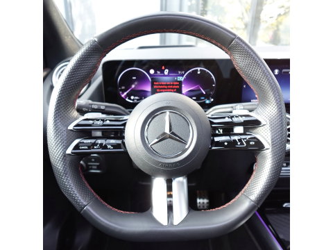 Mercedes-Benz GLA 180 AMG PANO KEYLESS HUD SFEER