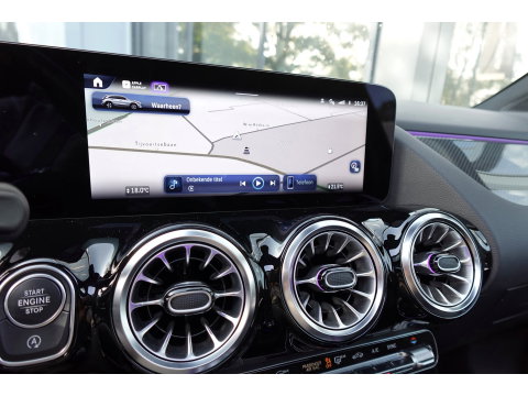 Mercedes-Benz GLA 180 AMG PANO KEYLESS HUD SFEER