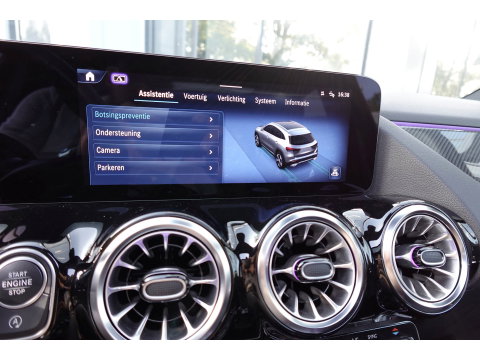 Mercedes-Benz GLA 180 AMG PANO KEYLESS HUD SFEER