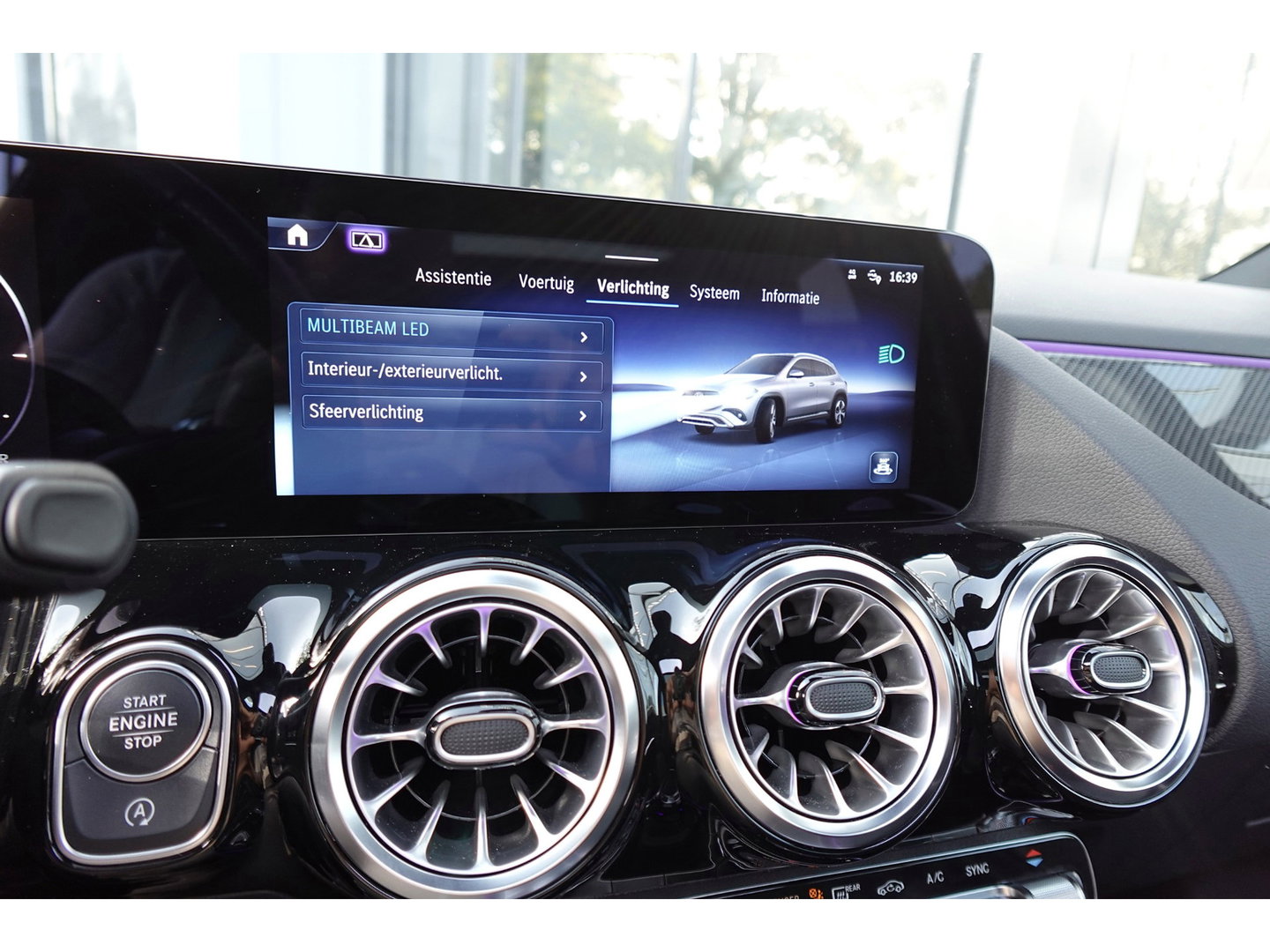Mercedes-Benz GLA 180 AMG PANO KEYLESS HUD SFEER