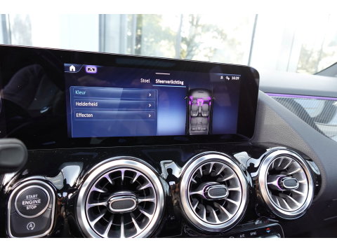 Mercedes-Benz GLA 180 AMG PANO KEYLESS HUD SFEER