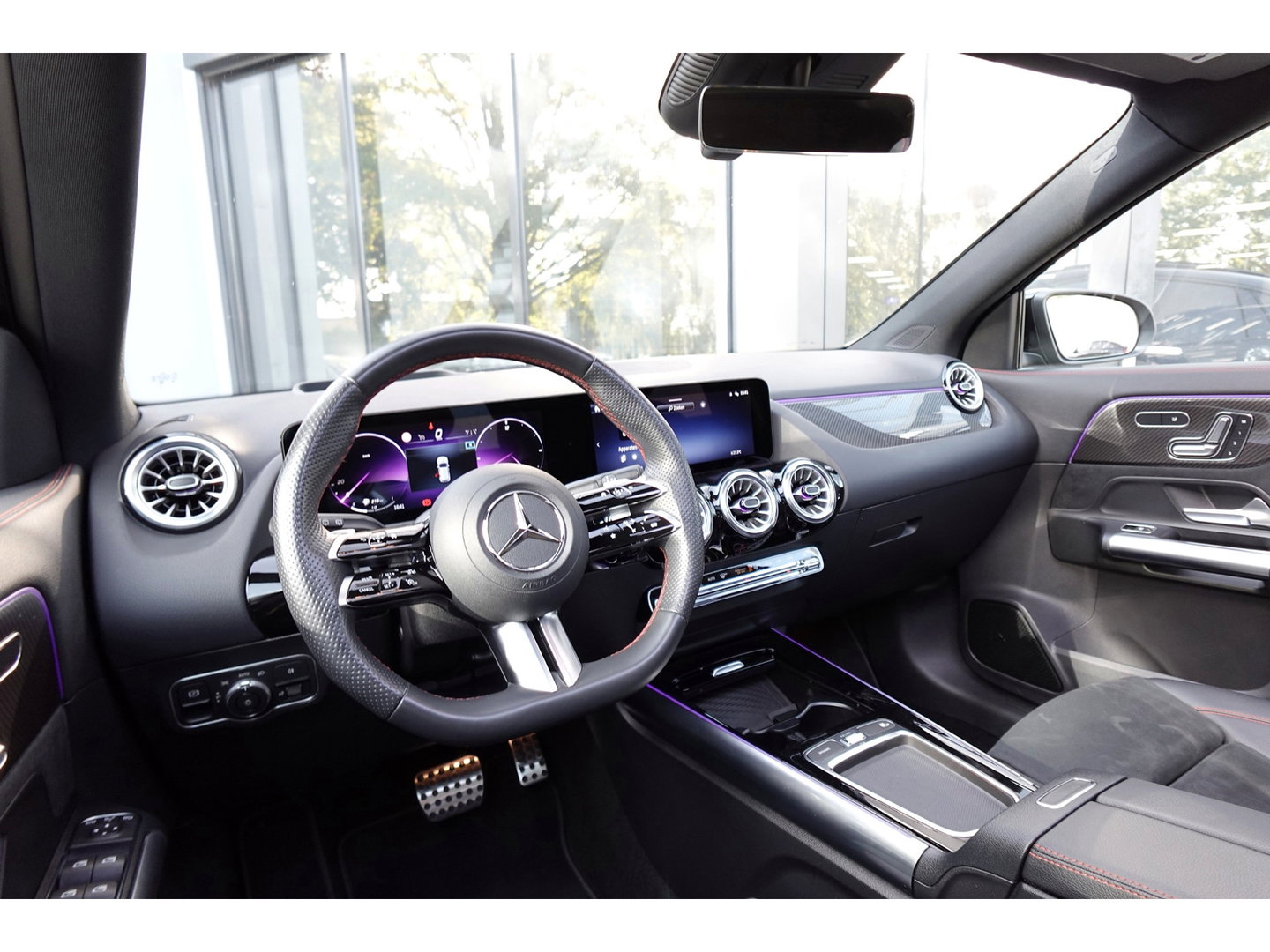 Mercedes-Benz GLA 180 AMG PANO KEYLESS HUD SFEER