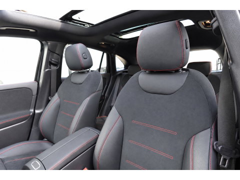 Mercedes-Benz GLA 180 AMG PANO KEYLESS HUD SFEER