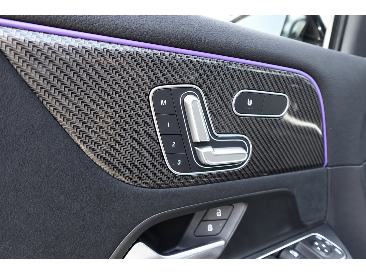 Mercedes-Benz GLA 180 AMG PANO KEYLESS HUD SFEER