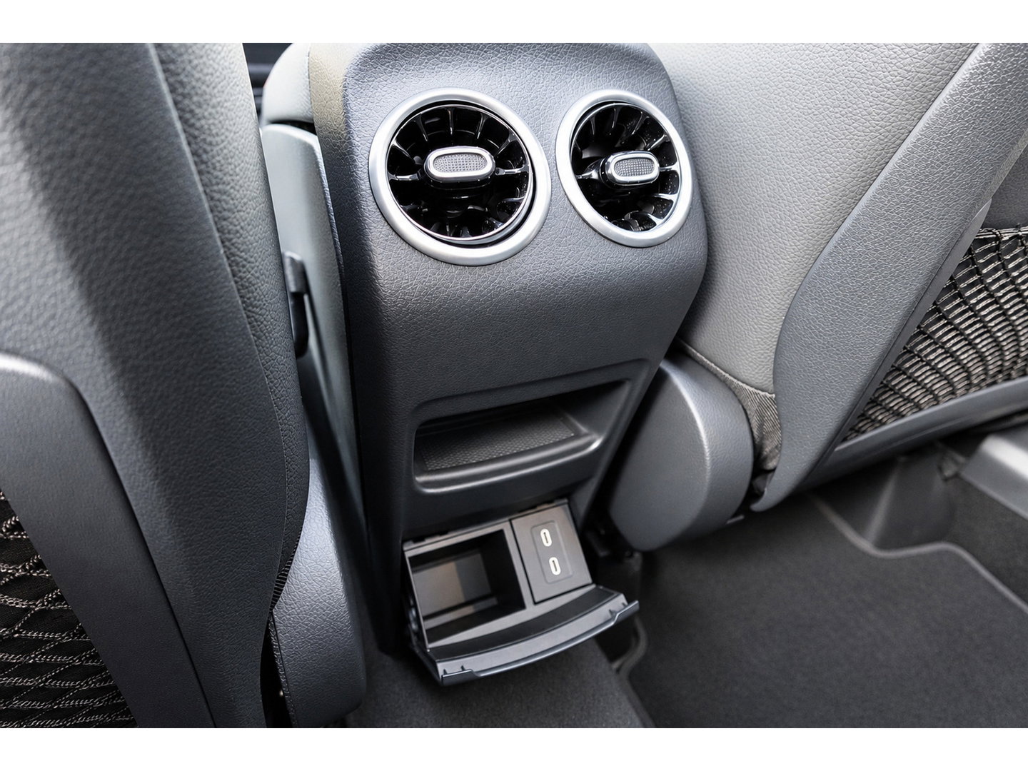 Mercedes-Benz GLA 180 AMG PANO KEYLESS HUD SFEER