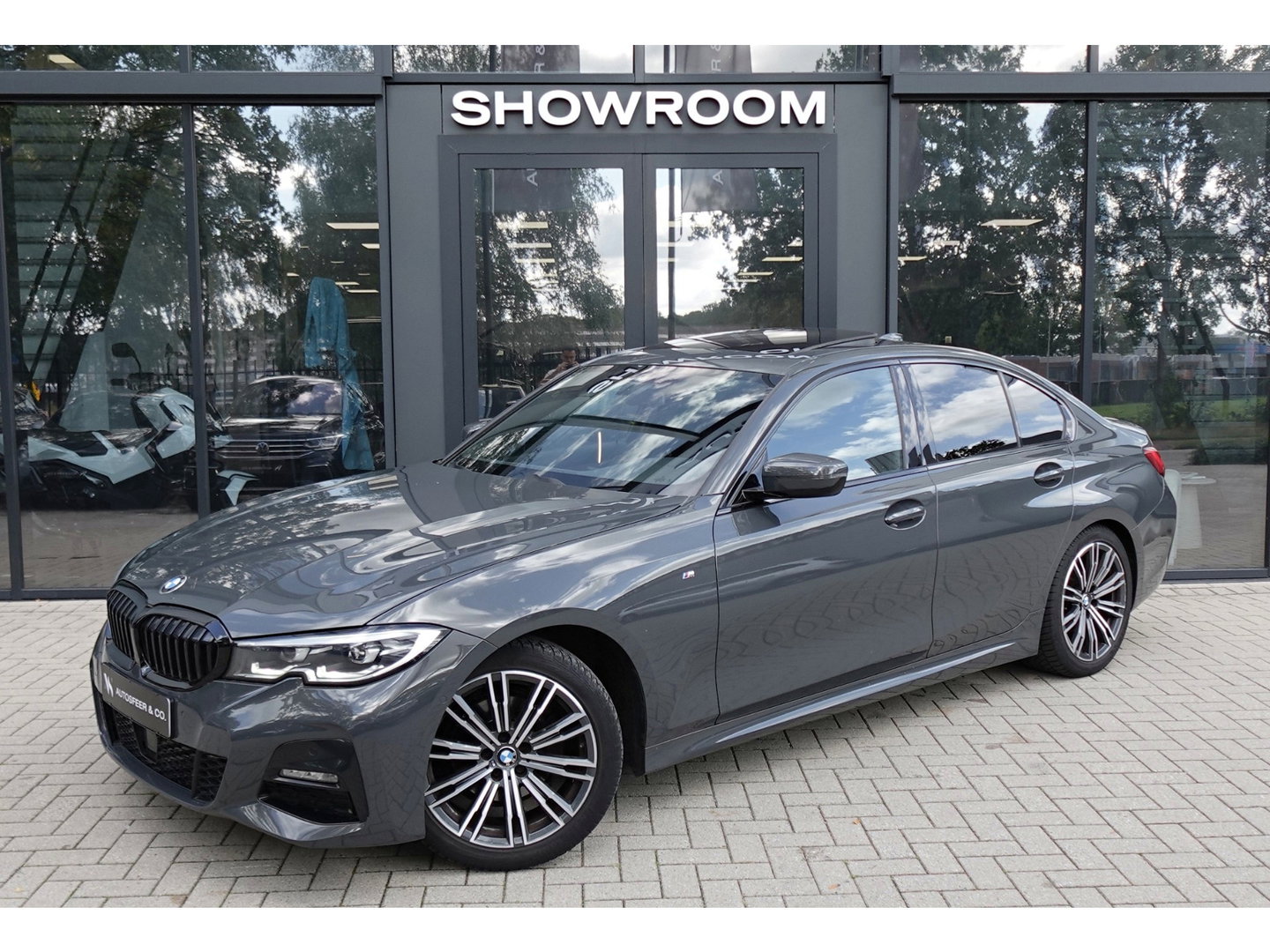 BMW 3-serie 320i High Executive PANO H&K LEDER