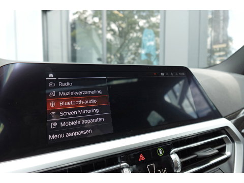 BMW 3-serie 320i High Executive PANO H&K LEDER
