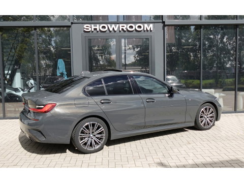 BMW 3-serie 320i High Executive PANO H&K LEDER
