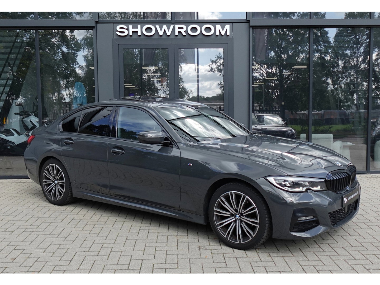 BMW 3-serie 320i High Executive PANO H&K LEDER