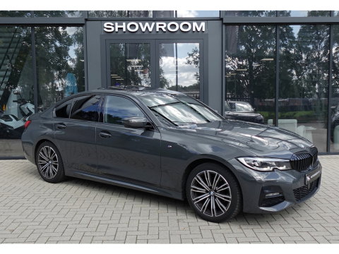 BMW 3-serie 320i High Executive PANO H&K LEDER