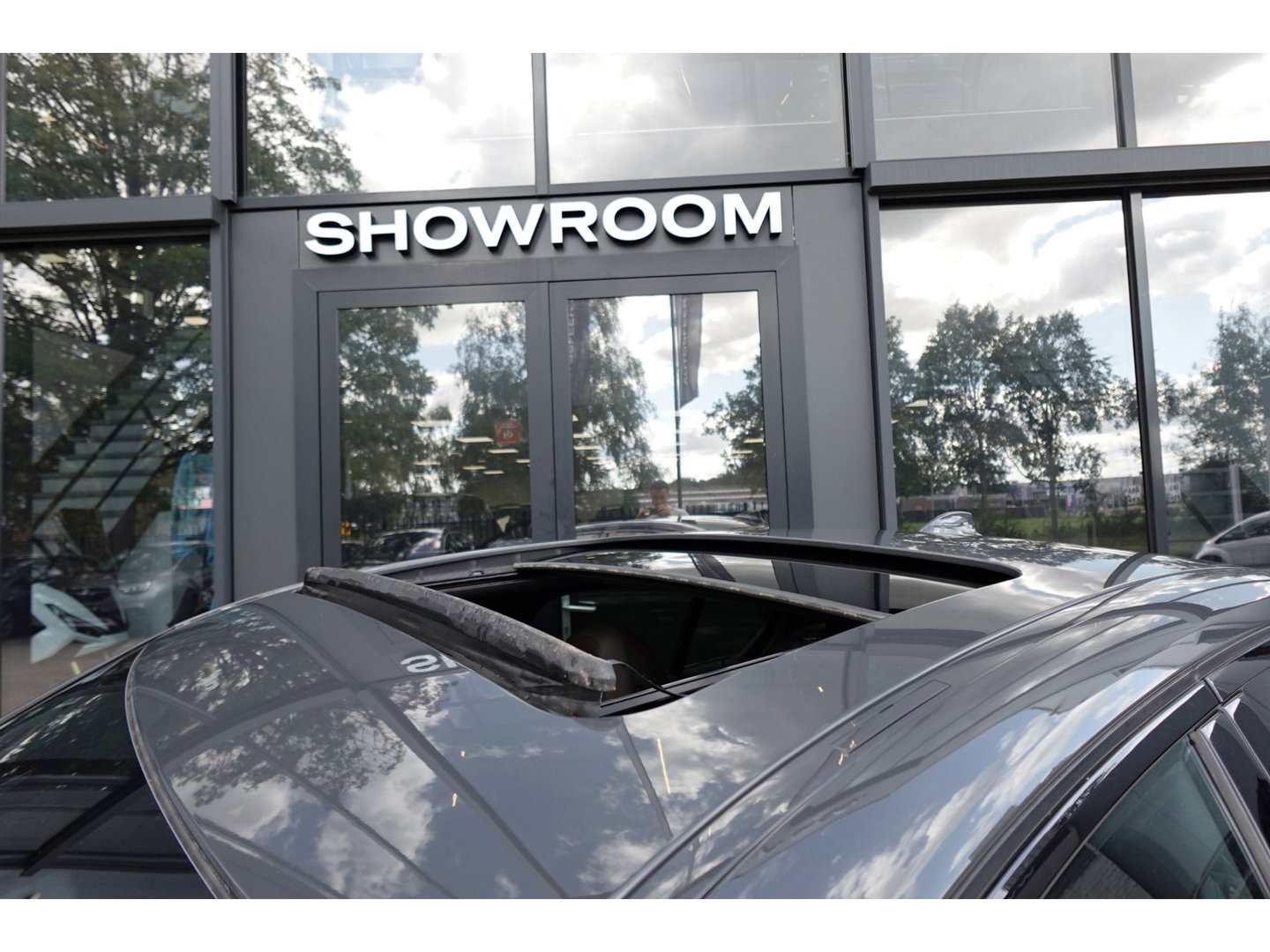 BMW 3-serie 320i High Executive PANO H&K LEDER
