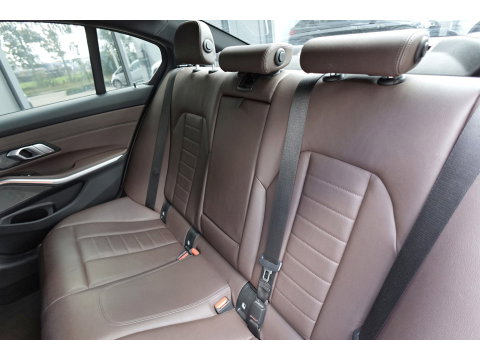 BMW 3-serie 320i High Executive PANO H&K LEDER