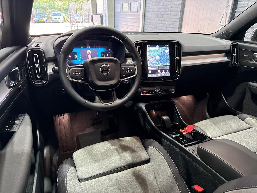 Volvo XC40 2.0 B3 Plus Black Edition | Harman/Kardon | BLIS | 360° Camera | Pilot Assist | Stoel+Stuurverwarming | Memory | ACC | 20 Inch