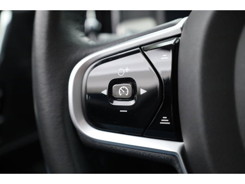 Volvo S90 2.0 T8 AWD Inscription | Luchtvering | Head-up | Trekhaak | Ventilatiestoelen | Camera |