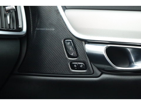 Volvo S90 2.0 T8 AWD Inscription | Luchtvering | Head-up | Trekhaak | Ventilatiestoelen | Camera |