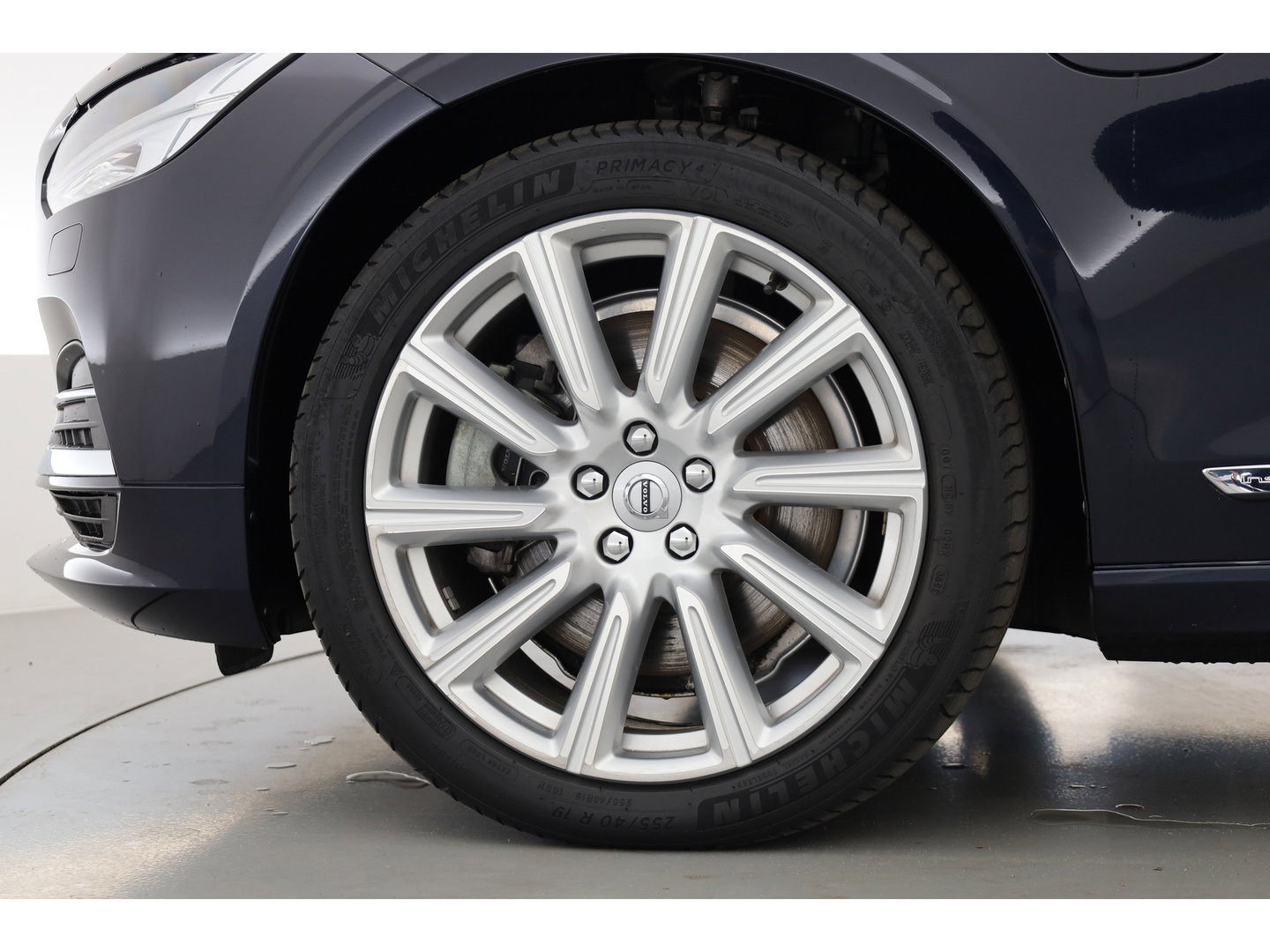 Volvo S90 2.0 T8 AWD Inscription | Luchtvering | Head-up | Trekhaak | Ventilatiestoelen | Camera |