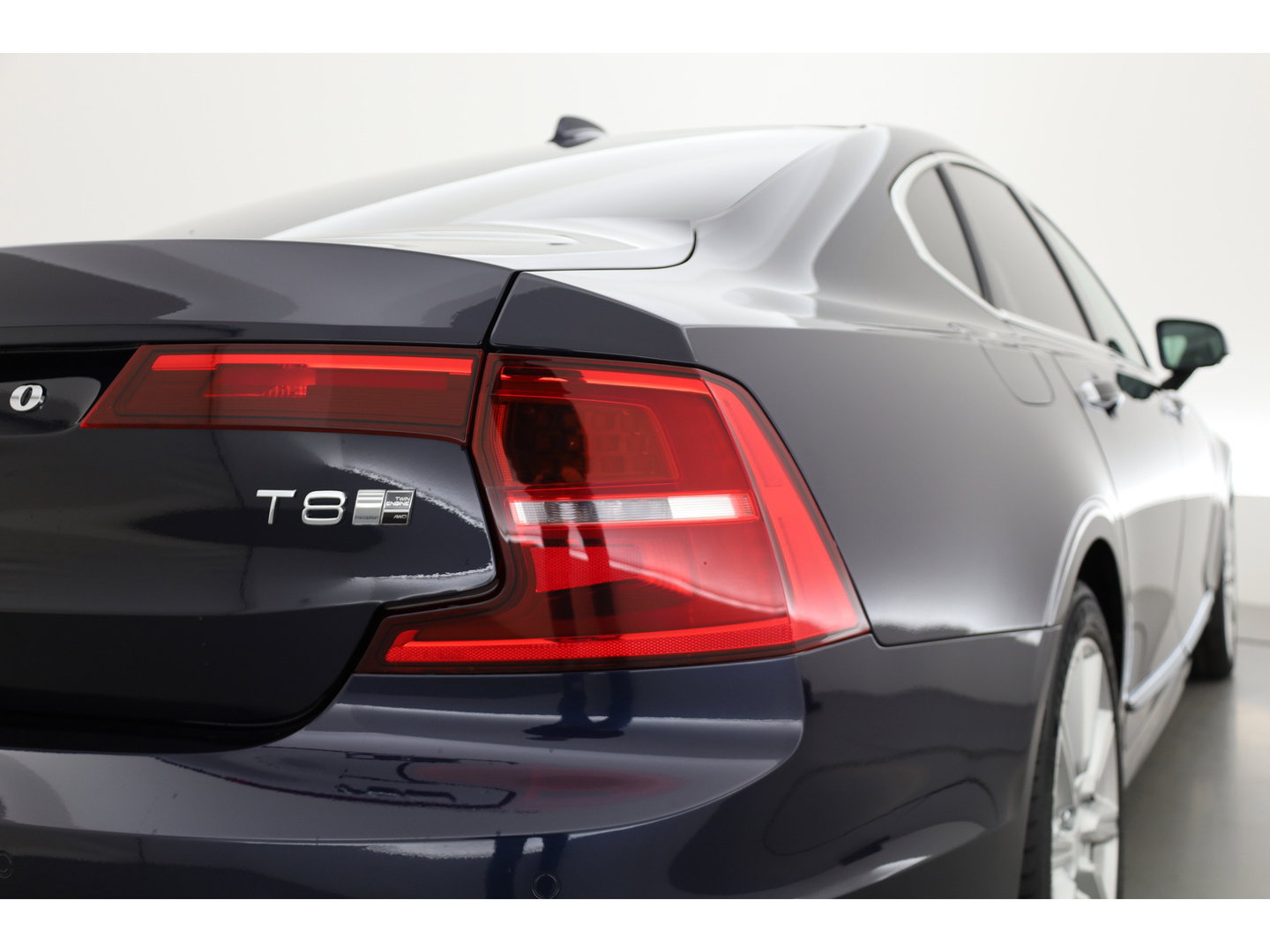 Volvo S90 2.0 T8 AWD Inscription | Luchtvering | Head-up | Trekhaak | Ventilatiestoelen | Camera |