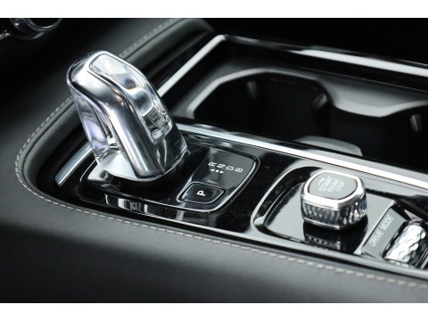 Volvo S90 2.0 T8 AWD Inscription | Luchtvering | Head-up | Trekhaak | Ventilatiestoelen | Camera |