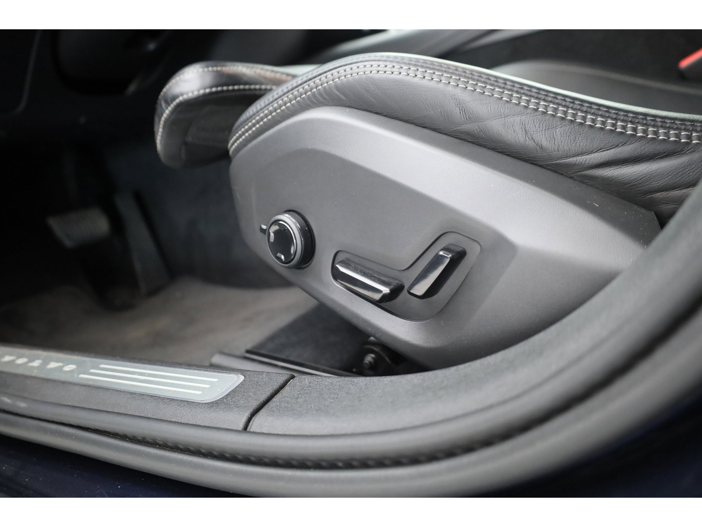 Volvo S90 2.0 T8 AWD Inscription | Luchtvering | Head-up | Trekhaak | Ventilatiestoelen | Camera |