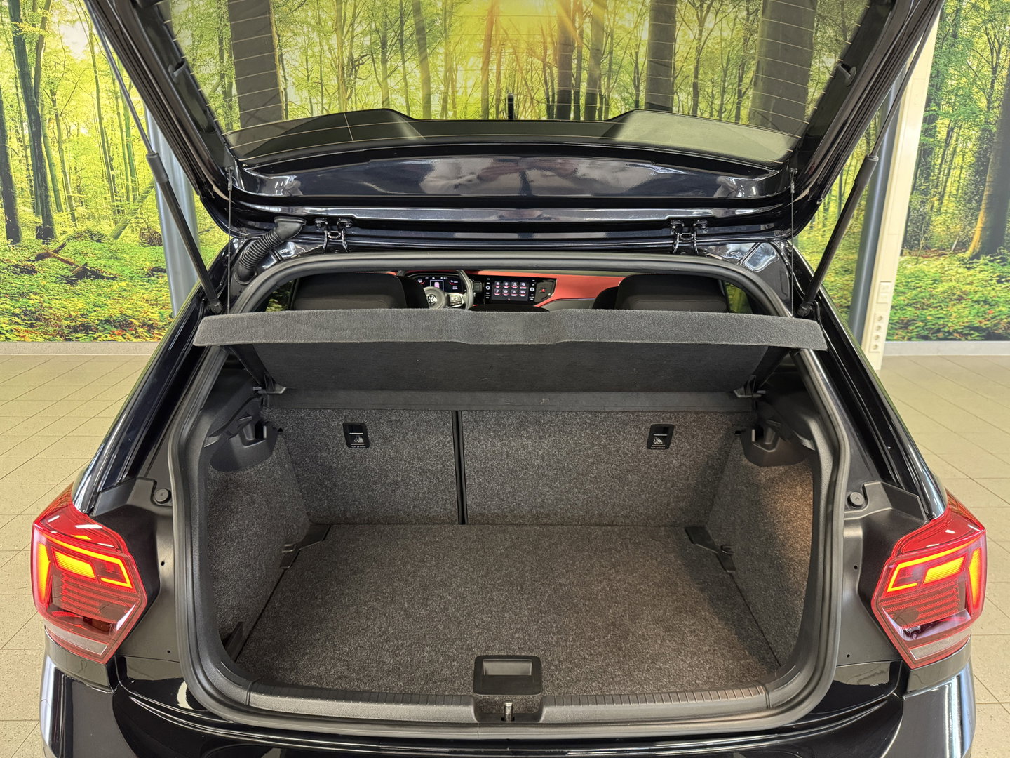 Volkswagen Polo 2.0 TSI GTI | Panoramadak | Beats Audio | Rijmodus Regeling | Stoelverwarming | Camera | Adaptieve Cruise Control | LED | Climate Control | Parkeersensoren |
