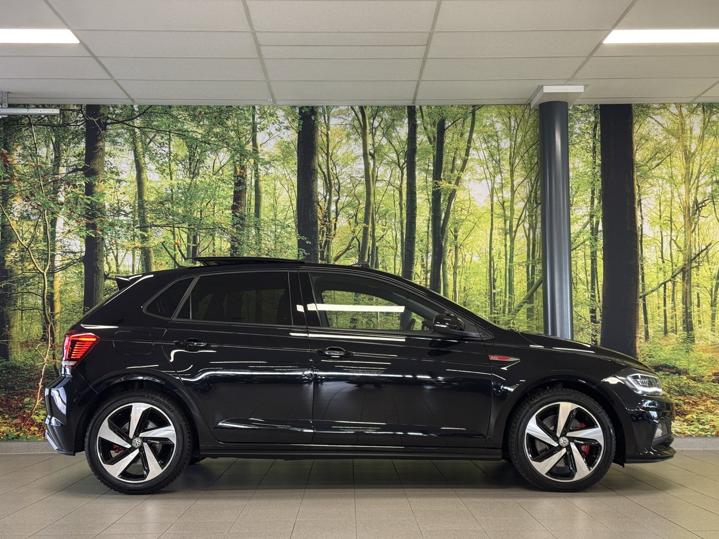 Volkswagen Polo 2.0 TSI GTI | Panoramadak | Beats Audio | Rijmodus Regeling | Stoelverwarming | Camera | Adaptieve Cruise Control | LED | Climate Control | Parkeersensoren |