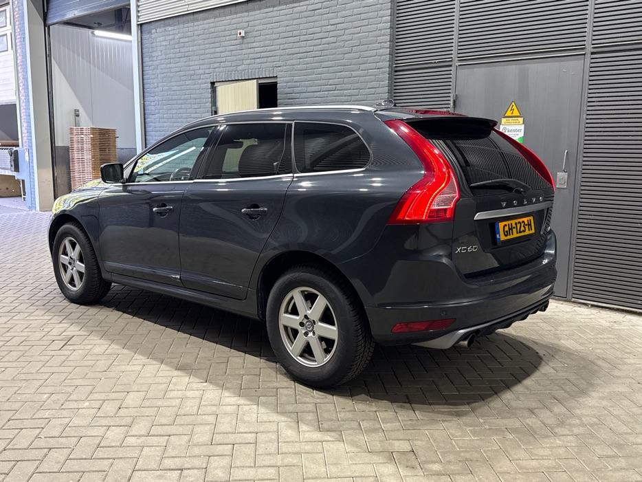 Volvo XC60 D4 R-Design | Panoramadak | Camera | Stoelverwarming | Verwarmde voorruit | Memory | Navigatie | Leder