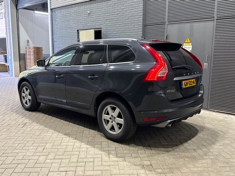 Volvo XC60 D4 R-Design | Panoramadak | Camera | Stoelverwarming | Verwarmde voorruit | Memory | Navigatie | Leder