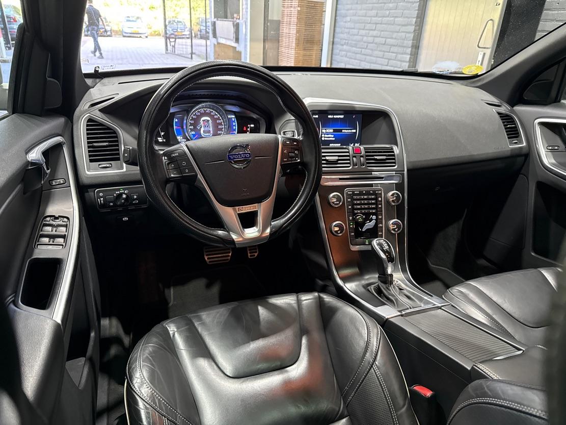 Volvo XC60 D4 R-Design | Panoramadak | Camera | Stoelverwarming | Verwarmde voorruit | Memory | Navigatie | Leder