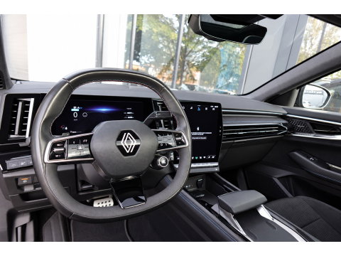 Renault Austral 1.2 E-Tech full hybrid 200 Evolution PANO HUD CAM