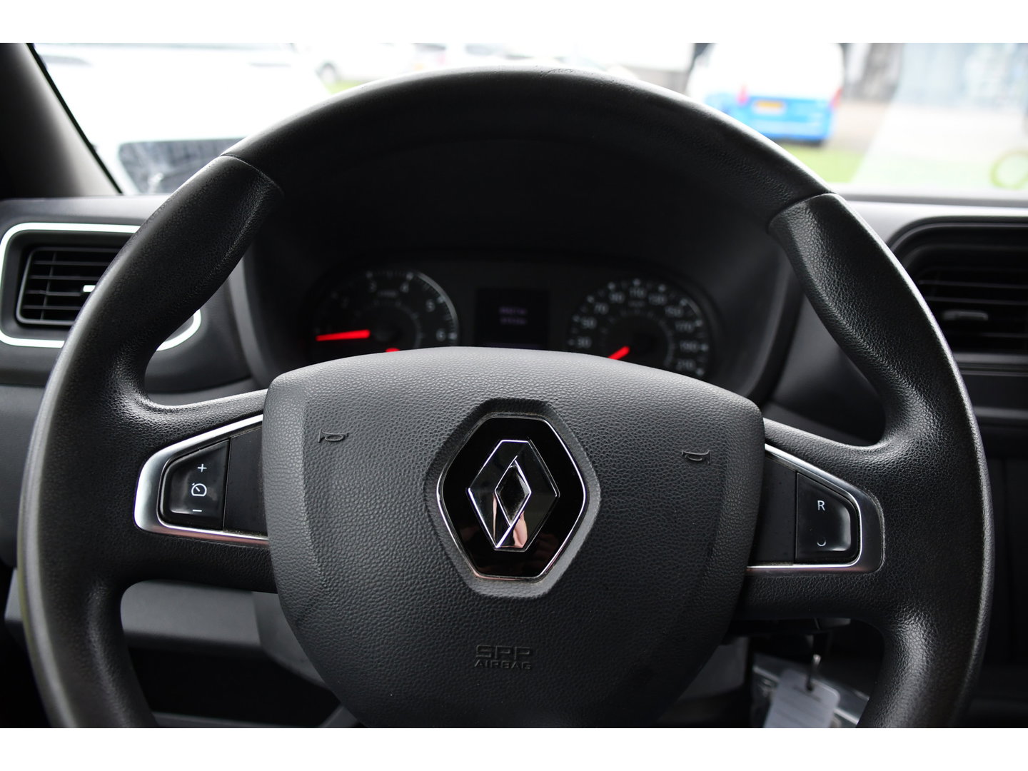 Renault Master T35 2.3 dCi 150 L2H2 Black Edition Cruise, Camera, Carplay, 136pk, Automaat Multimedia, LED, NAVI, Trekhaak, Uniek!