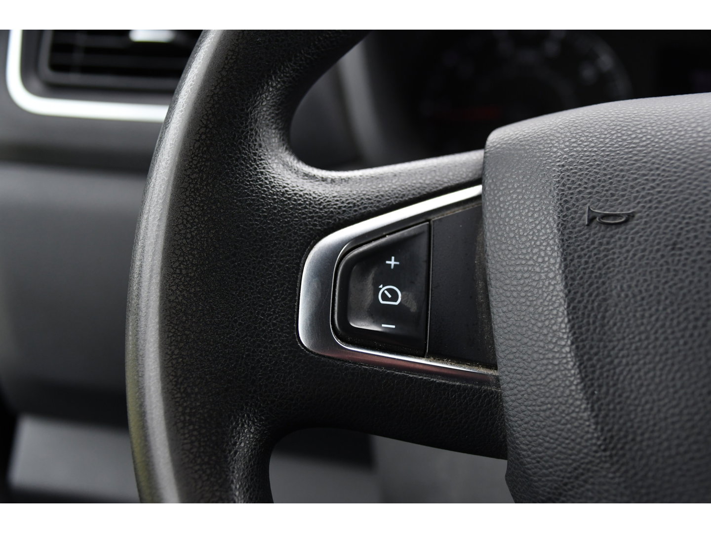 Renault Master T35 2.3 dCi 150 L2H2 Black Edition Cruise, Camera, Carplay, 136pk, Automaat Multimedia, LED, NAVI, Trekhaak, Uniek!