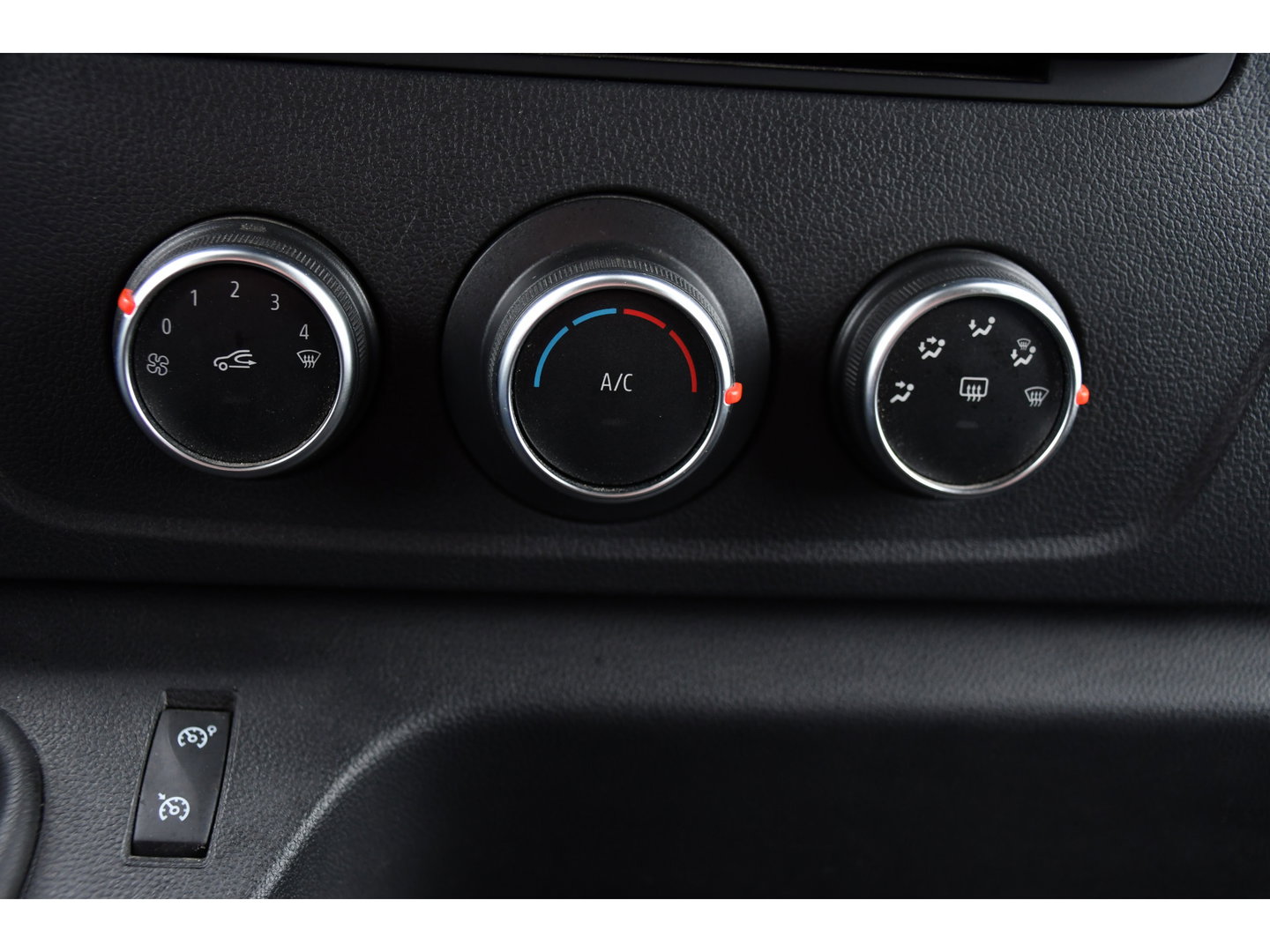 Renault Master T35 2.3 dCi 150 L2H2 Black Edition Cruise, Camera, Carplay, 136pk, Automaat Multimedia, LED, NAVI, Trekhaak, Uniek!