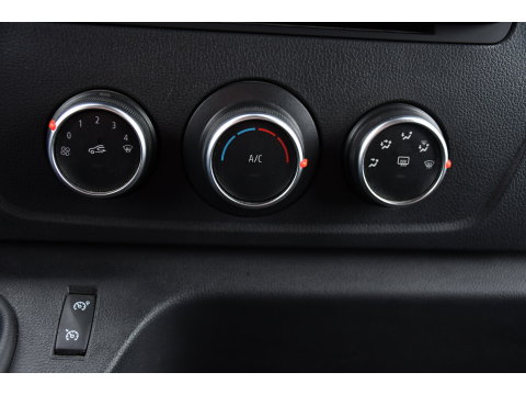 Renault Master T35 2.3 dCi 150 L2H2 Black Edition Cruise, Camera, Carplay, 136pk, Automaat Multimedia, LED, NAVI, Trekhaak, Uniek!