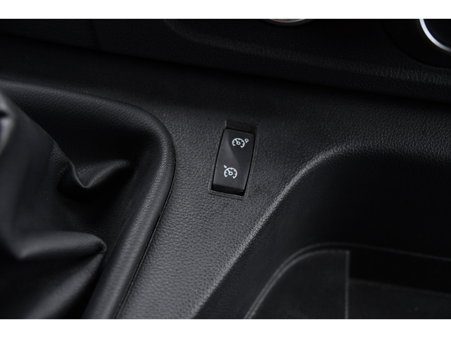 Renault Master T35 2.3 dCi 150 L2H2 Black Edition Cruise, Camera, Carplay, 136pk, Automaat Multimedia, LED, NAVI, Trekhaak, Uniek!