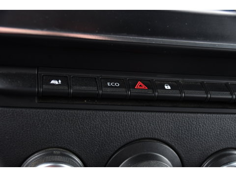Renault Master T35 2.3 dCi 150 L2H2 Black Edition Cruise, Camera, Carplay, 136pk, Automaat Multimedia, LED, NAVI, Trekhaak, Uniek!