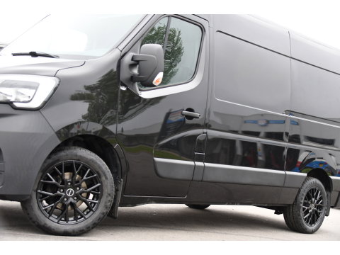 Renault Master T35 2.3 dCi 150 L2H2 Black Edition Cruise, Camera, Carplay, 136pk, Automaat Multimedia, LED, NAVI, Trekhaak, Uniek!