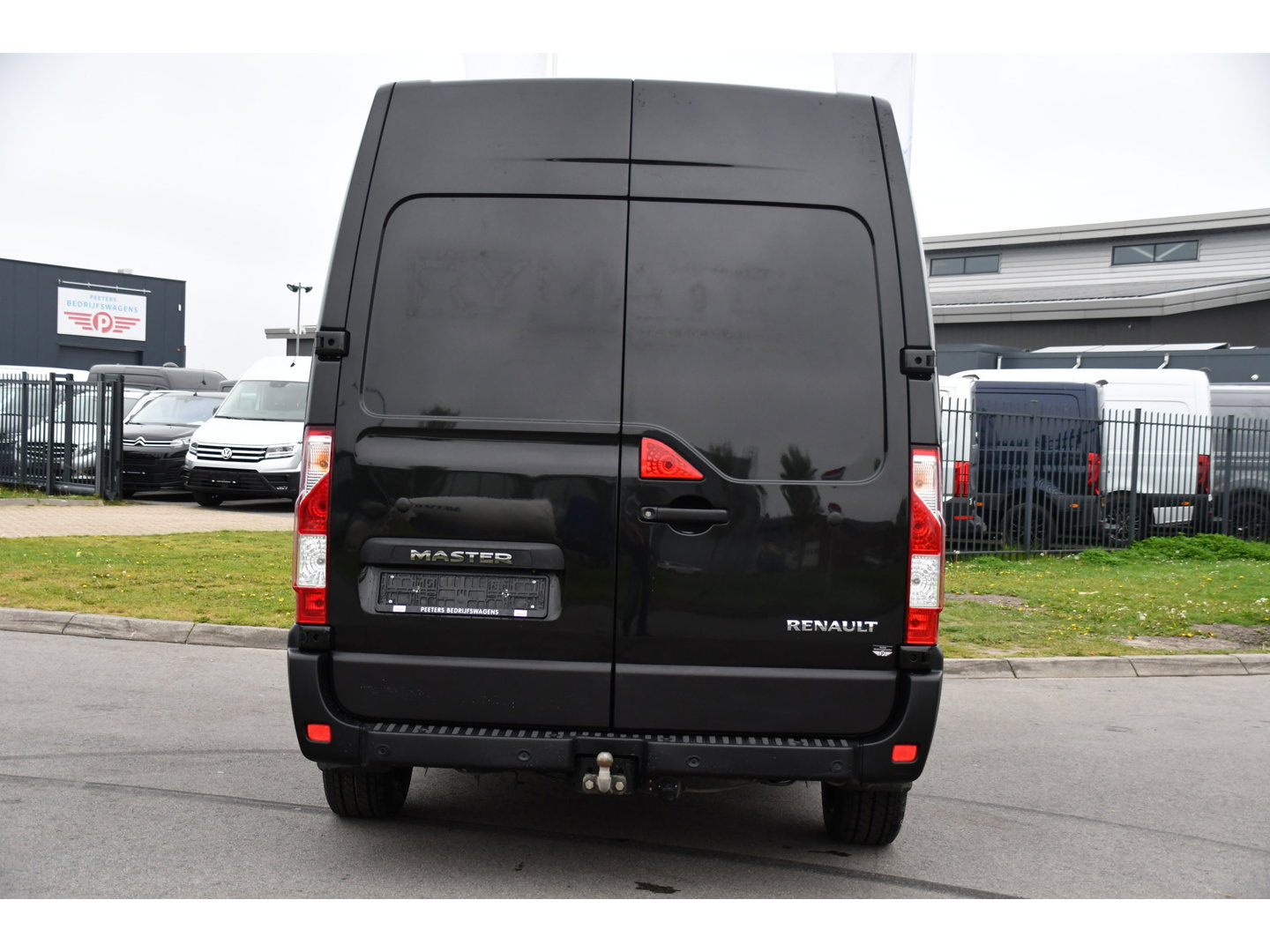 Renault Master T35 2.3 dCi 150 L2H2 Black Edition Cruise, Camera, Carplay, 136pk, Automaat Multimedia, LED, NAVI, Trekhaak, Uniek!