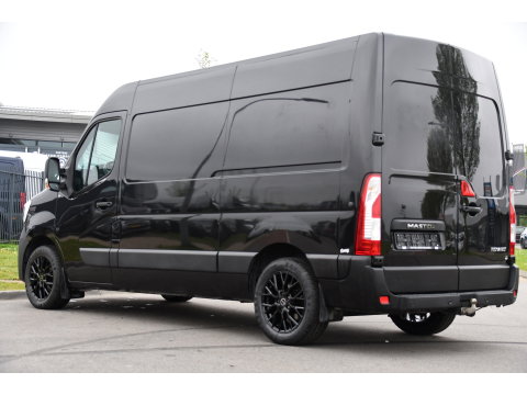 Renault Master T35 2.3 dCi 150 L2H2 Black Edition Cruise, Camera, Carplay, 136pk, Automaat Multimedia, LED, NAVI, Trekhaak, Uniek!