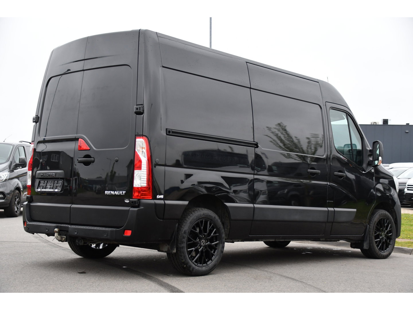 Renault Master T35 2.3 dCi 150 L2H2 Black Edition Cruise, Camera, Carplay, 136pk, Automaat Multimedia, LED, NAVI, Trekhaak, Uniek!