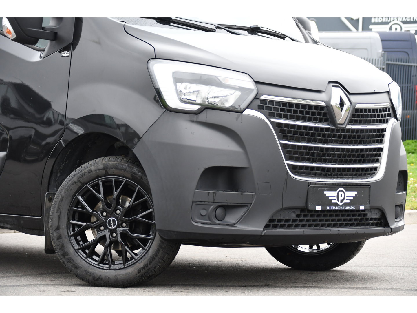 Renault Master T35 2.3 dCi 150 L2H2 Black Edition Cruise, Camera, Carplay, 136pk, Automaat Multimedia, LED, NAVI, Trekhaak, Uniek!