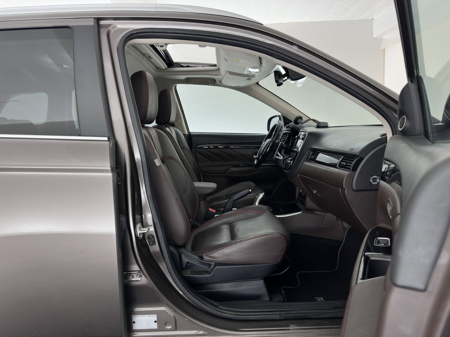 Mitsubishi Outlander 2.0 PHEV instyle+ Aut *PANO | LEATHER | FULL-LED | NAVI-FULLMAP | KEYLESS | TOPVIEW | HEATED-COMFORTSEATS | ECC | SHIFT-PADDLES | PDC | CRUISE | PRIVACY-GLASS | DAB | TOWBAR | 18''ALU*
