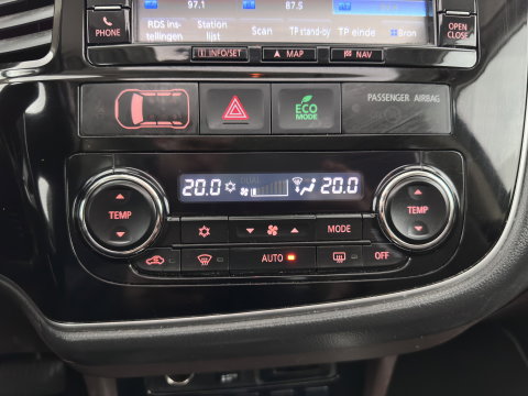 Mitsubishi Outlander 2.0 PHEV instyle+ Aut *PANO | LEATHER | FULL-LED | NAVI-FULLMAP | KEYLESS | TOPVIEW | HEATED-COMFORTSEATS | ECC | SHIFT-PADDLES | PDC | CRUISE | PRIVACY-GLASS | DAB | TOWBAR | 18''ALU*