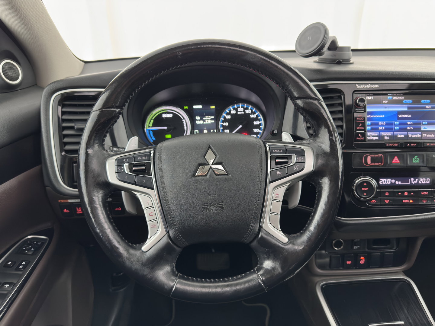 Mitsubishi Outlander 2.0 PHEV instyle+ Aut *PANO | LEATHER | FULL-LED | NAVI-FULLMAP | KEYLESS | TOPVIEW | HEATED-COMFORTSEATS | ECC | SHIFT-PADDLES | PDC | CRUISE | PRIVACY-GLASS | DAB | TOWBAR | 18''ALU*