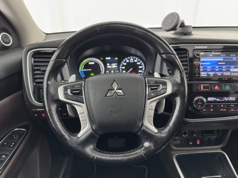Mitsubishi Outlander 2.0 PHEV instyle+ Aut *PANO | LEATHER | FULL-LED | NAVI-FULLMAP | KEYLESS | TOPVIEW | HEATED-COMFORTSEATS | ECC | SHIFT-PADDLES | PDC | CRUISE | PRIVACY-GLASS | DAB | TOWBAR | 18''ALU*