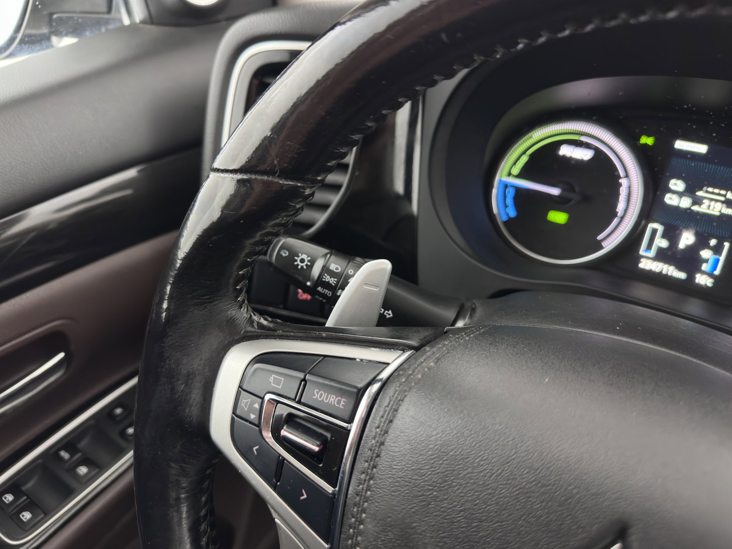 Mitsubishi Outlander 2.0 PHEV instyle+ Aut *PANO | LEATHER | FULL-LED | NAVI-FULLMAP | KEYLESS | TOPVIEW | HEATED-COMFORTSEATS | ECC | SHIFT-PADDLES | PDC | CRUISE | PRIVACY-GLASS | DAB | TOWBAR | 18''ALU*