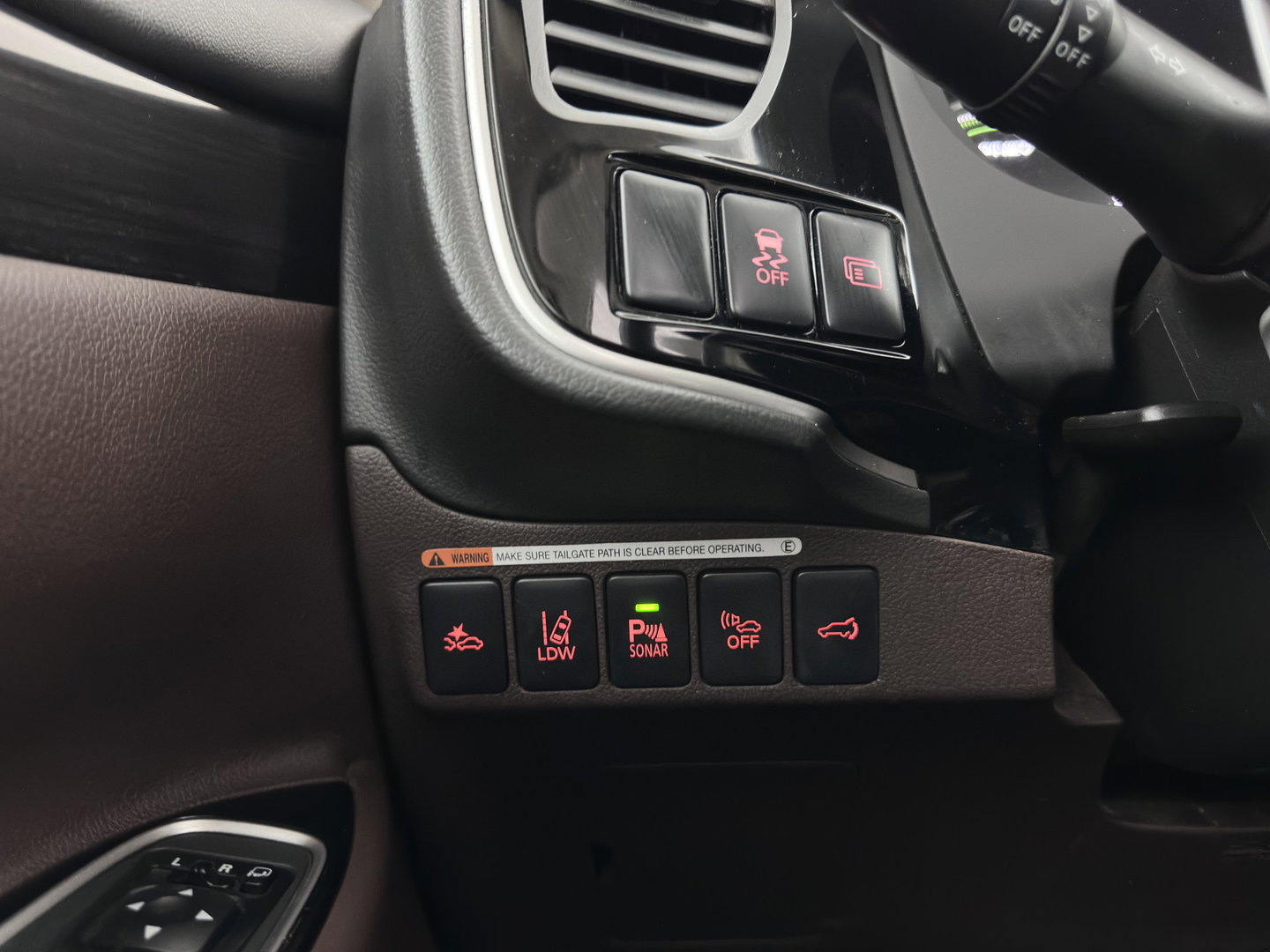 Mitsubishi Outlander 2.0 PHEV instyle+ Aut *PANO | LEATHER | FULL-LED | NAVI-FULLMAP | KEYLESS | TOPVIEW | HEATED-COMFORTSEATS | ECC | SHIFT-PADDLES | PDC | CRUISE | PRIVACY-GLASS | DAB | TOWBAR | 18''ALU*