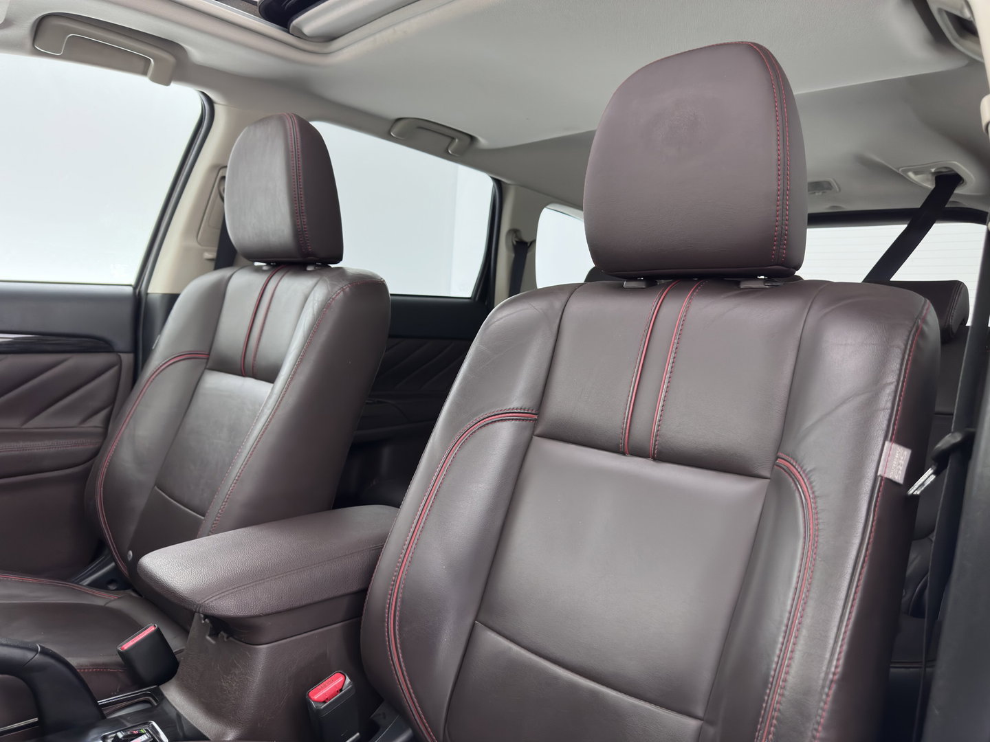 Mitsubishi Outlander 2.0 PHEV instyle+ Aut *PANO | LEATHER | FULL-LED | NAVI-FULLMAP | KEYLESS | TOPVIEW | HEATED-COMFORTSEATS | ECC | SHIFT-PADDLES | PDC | CRUISE | PRIVACY-GLASS | DAB | TOWBAR | 18''ALU*