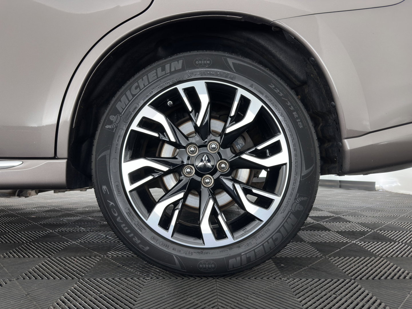 Mitsubishi Outlander 2.0 PHEV instyle+ Aut *PANO | LEATHER | FULL-LED | NAVI-FULLMAP | KEYLESS | TOPVIEW | HEATED-COMFORTSEATS | ECC | SHIFT-PADDLES | PDC | CRUISE | PRIVACY-GLASS | DAB | TOWBAR | 18''ALU*